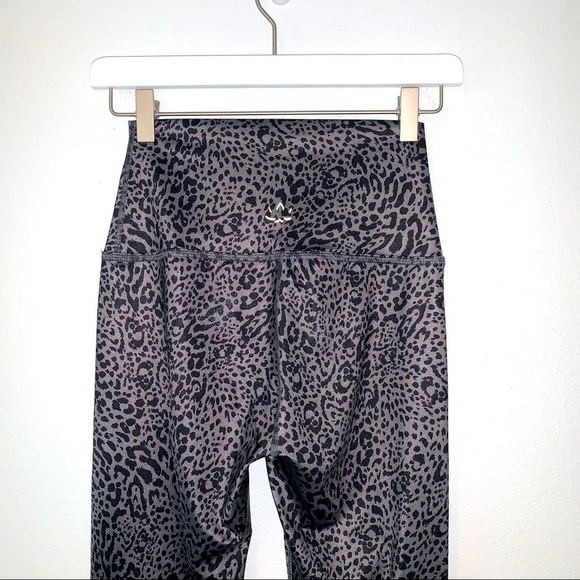 Beyond Yoga Cheetah Print Caught In The Midi High Waisted Legging Small - Picture 5 of 9